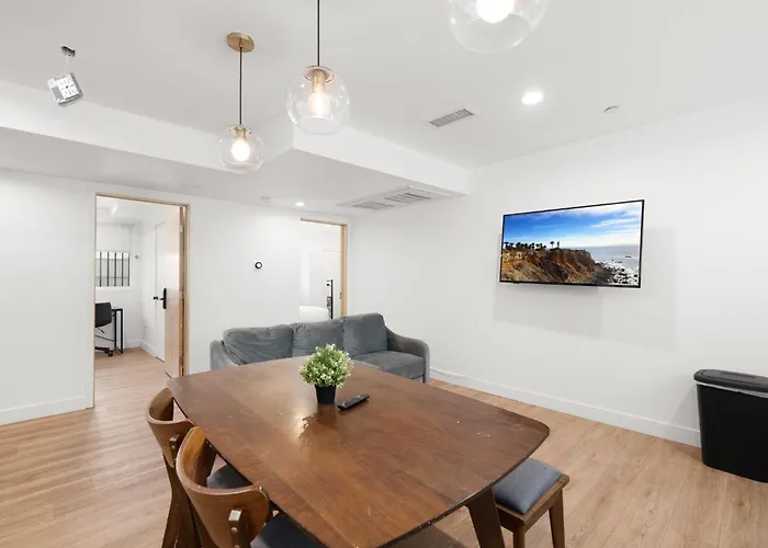 Spacious 1-Bd Hideaway Close To Usc Room With Share Livingroom